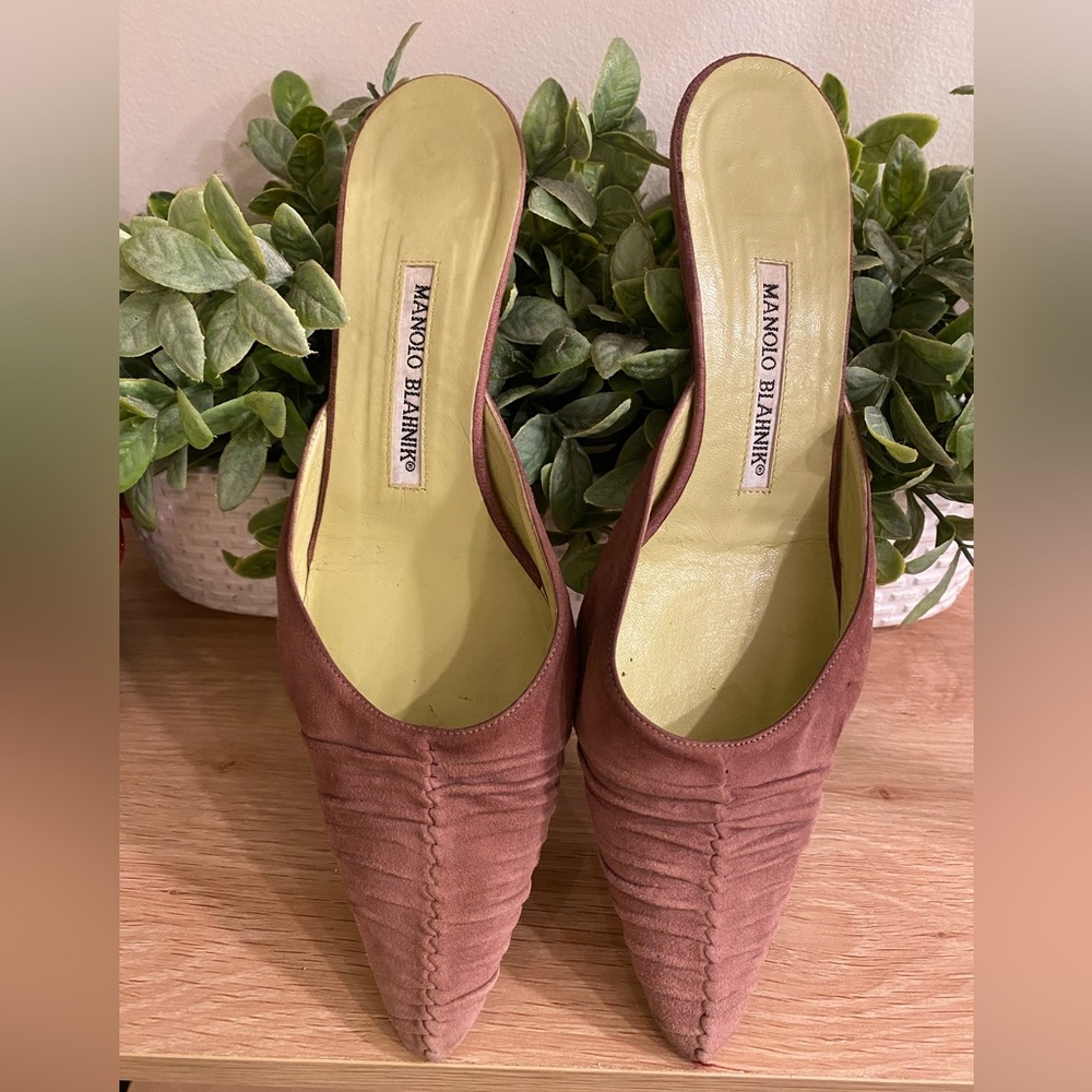 Size 7 Manolo Blahnik shoes! Great condition and so flattering!